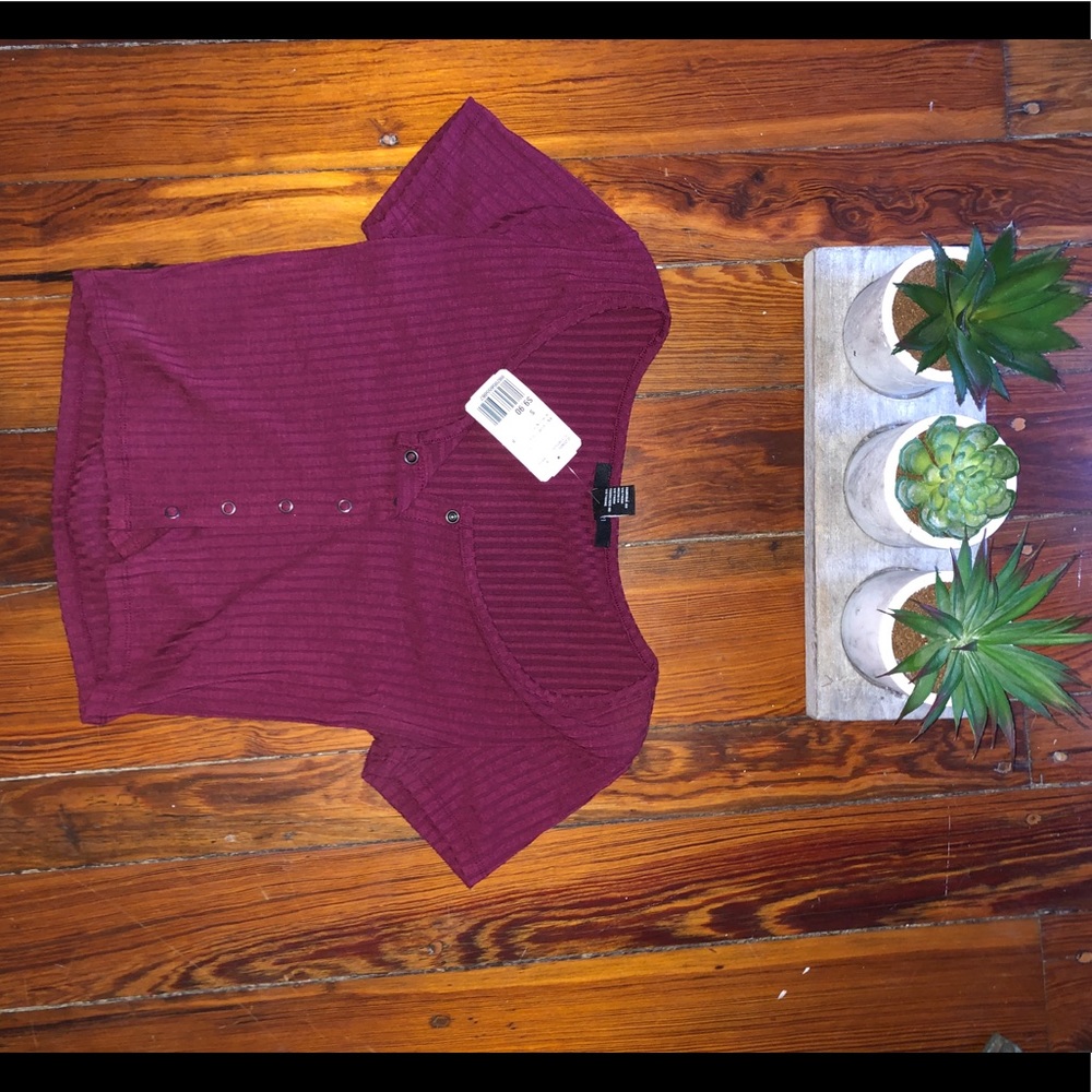Short sleeve crop top